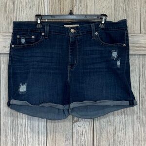 Levi’s Denim  Women's mid length Shorts sz 34